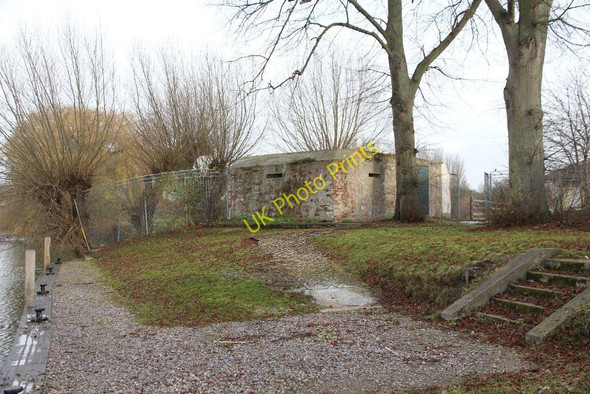 Photo 6"x4" Path to a pillbox Wallingford c2010