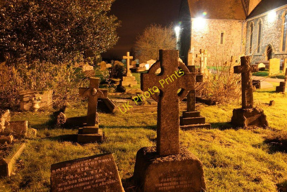 Photo 6"x4" Graves in the lamplight Cholsey c2010