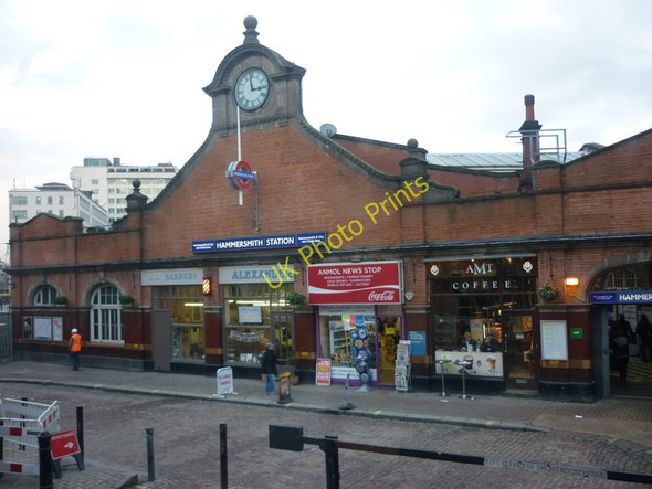 Photo 6"x4" Hammersmith Underground Station Hammersmith\/TQ2279 c2010