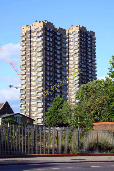 Photo 6"x4" Tower block in Wapping Stepney\/TQ3481 c2010