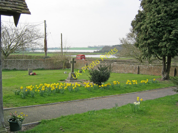 Photo 6"x4" Churchyard at St Matthew's Chilcote c2010
