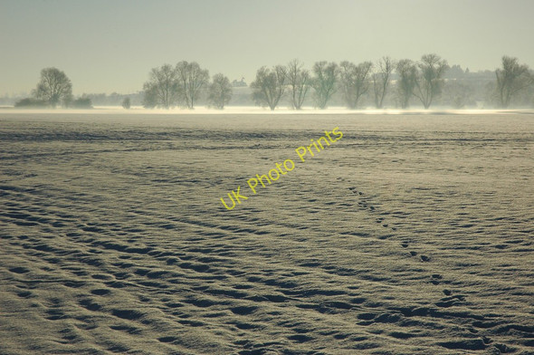 Photo 6"x4" Mist and snow Bredon's Hardwick c2010