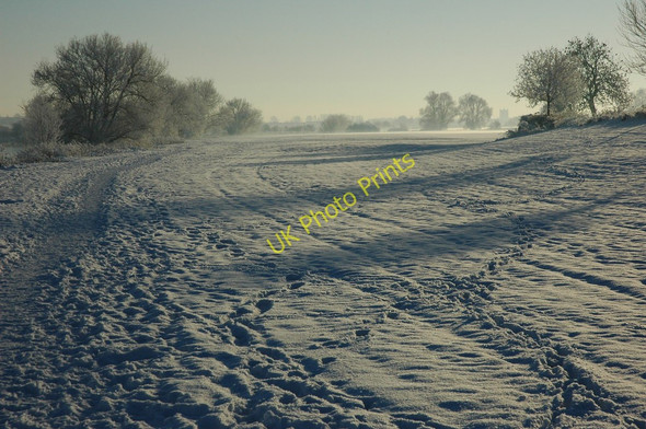 Photo 6"x4" Snow-covered meadows near Chad Well Bredon's Hardwick c2010