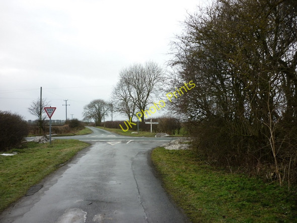 Photo 6"x4" Wold Road crosses the end of Middlehowe Road High Hunsley c2011