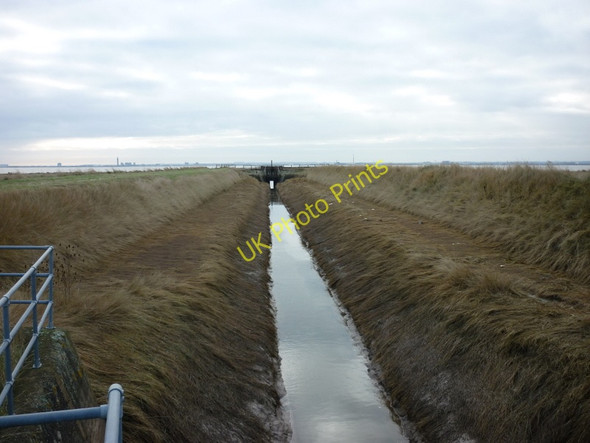 Photo 6"x4" Spragger Drain flows into the Humber Sunk Island c2011