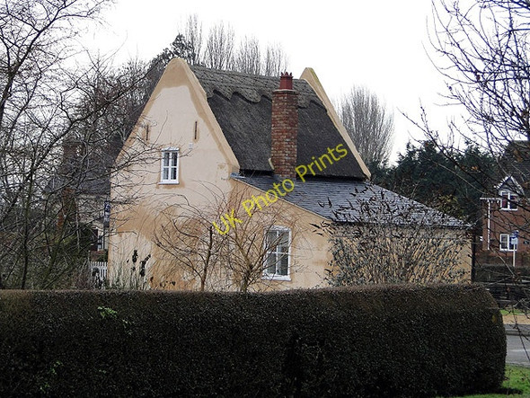 Photo 6"x4" Small thatched cottage next to St Mary's church Tydd St Mary c2011