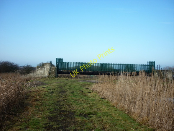 Photo 6"x4" A pipeline over the Leven canal Leven\/TA1045 c2011