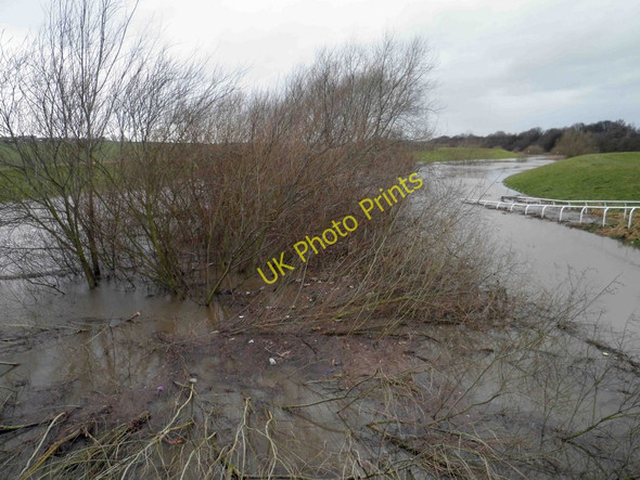 Photo 6"x4" The River Dearne in spate Mexborough c2011