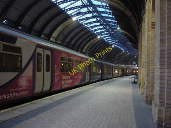 Photo 6"x4" Platform 8 York\/SE5951 c2011