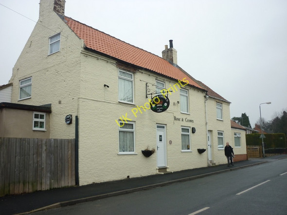 Photo 6"x4" The Rose and Crown pub, Little Driffield Driffield\/TA0258 c2011