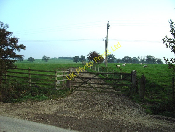 Photo 6"x4" Old gate, new short track Hellifield c2006