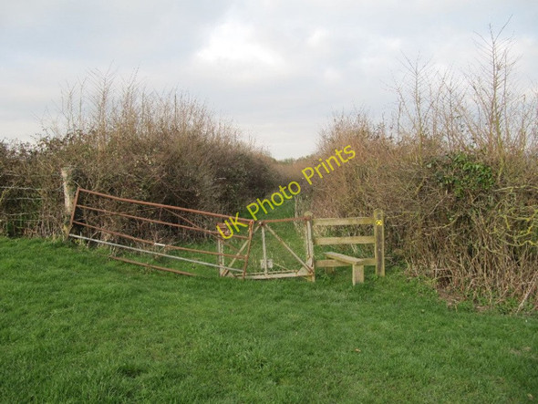 Photo 6"x4" Next stile across the field Glastonbury c2011