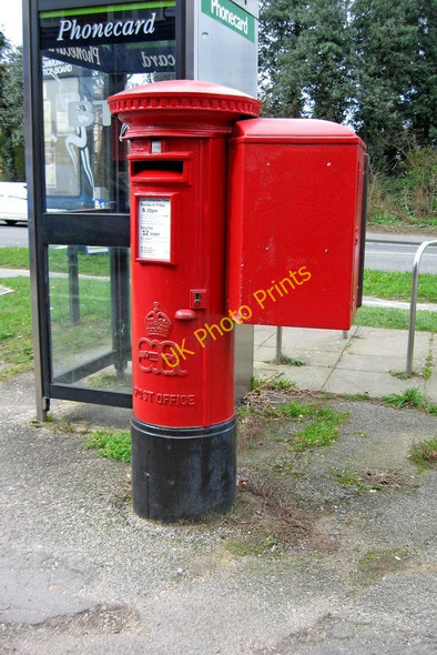 Photo 6"x4" Edward VIII postbox, Kingpost Parade, London Road, Burpham, Guildford Guildford c2011