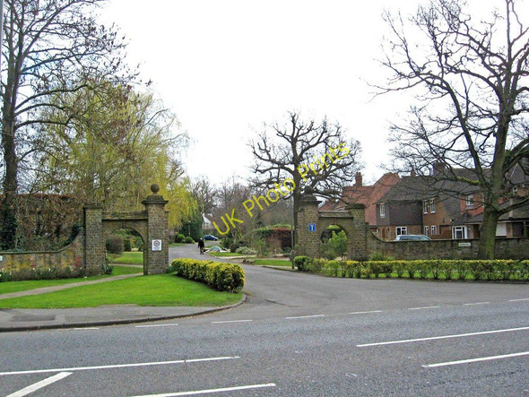 Photo 6"x4" Entrance to Ganghill from London Road, Burpham, Guildford Guildford c2011