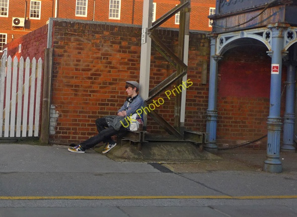 Photo 6"x4" Waiting at Wickford Wickford c2011