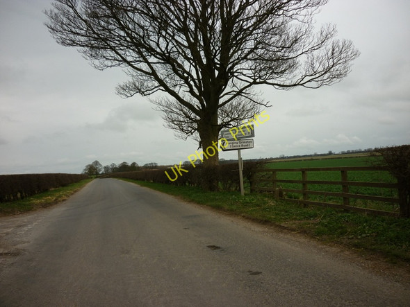 Photo 6"x4" A minor road junction at Hanging Grimston Wold Acklam\/SE7861 c2011