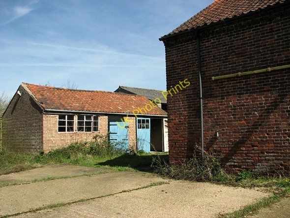 Photo 6"x4" Farm sheds, East Dereham Dumpling Green c2011