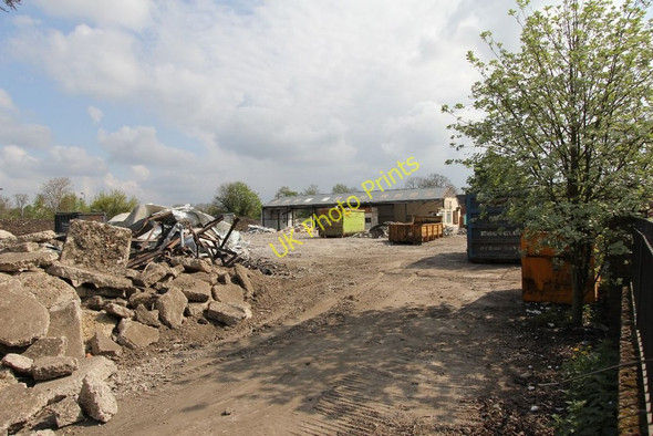 Photo 6"x4" Looking past the rubble Wallingford c2011