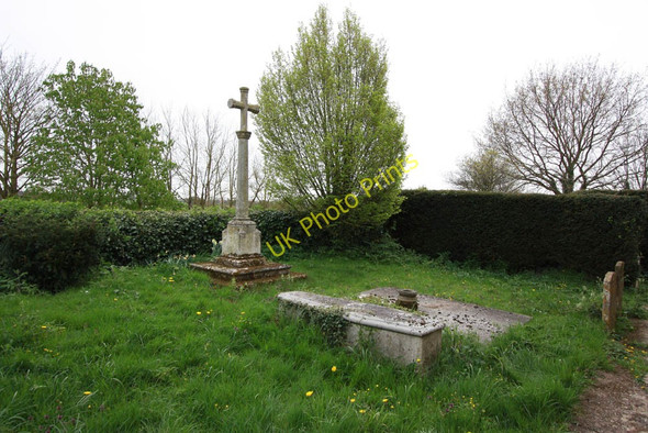 Photo 6"x4" St Mary, Burgate - Churchyard Burgate c2011