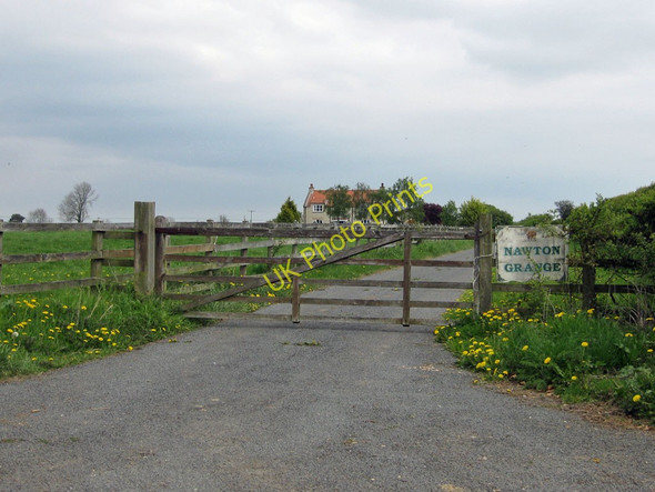 Photo 6"x4" Gated entrance to Nawton Grange Beadlam c2011