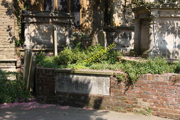 Photo 6"x4" St Peter & St Paul, Godalming, Surrey - Vault entrance Godalming c2011