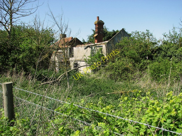Photo 6"x4" Derelict house in Tinker's Marshes Blythburgh c2011