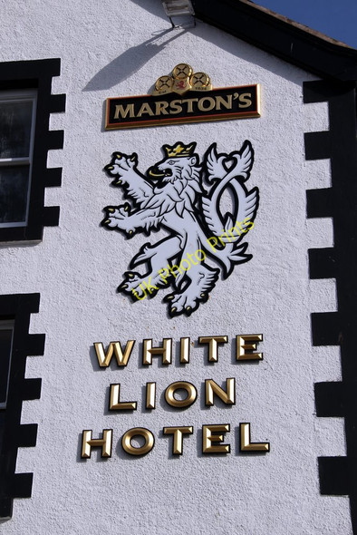 Photo 6"x4" White Lion Hotel, Beaumaris, Sign Beaumaris c2011
