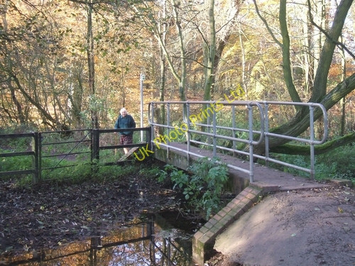 Photo 6"x4" Footbridge on Monarch's Way Bushbury\/SJ9203 c2006