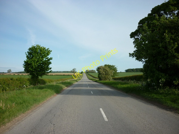 Photo 6"x4" The B1252 Garton Hill (road) towards Sledmere Garton-on-the-Wolds c2011