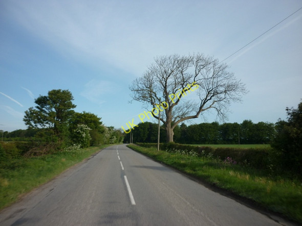 Photo 6"x4" The B1252 towards Sledmere Sledmere c2011