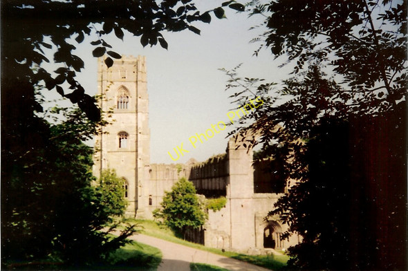 Photo 6"x4" Fountains Abbey Aldfield c1997