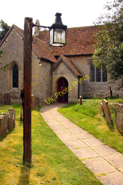 Photo 6"x4" A lamp in St Bartholomew's Churchyard Holton\/SP6006 c2011