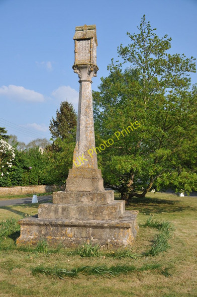 Photo 6"x4" Cross on green, Down Ampney Latton\/SU0995 c2011