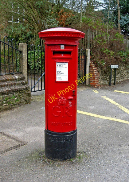 Photo 6"x4" George V postbox, The Street, Shalford Guildford c2011