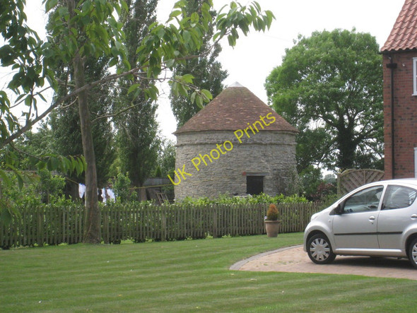 Photo 6"x4" Barnby Dovecote Barnby in the Willows c2011