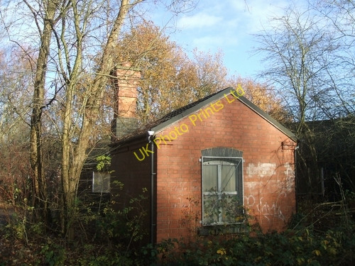 Photo 6"x4" Railway building at Wombourne Station Ounsdale c2006