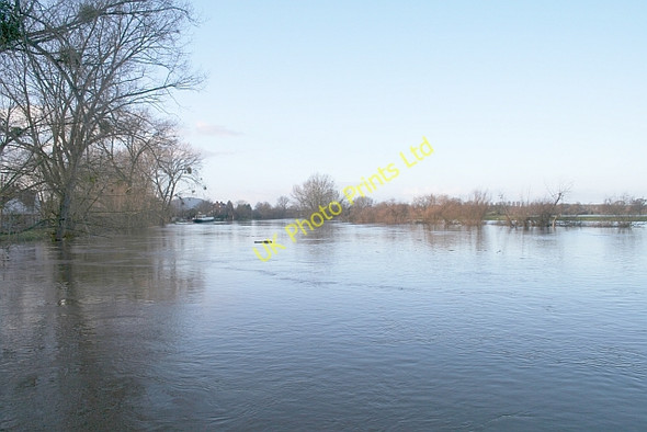 Photo 6"x4" River Severn in Flood Upton upon Severn c2006