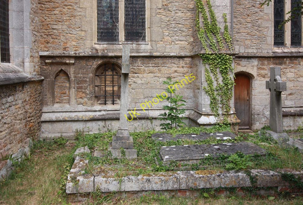 Photo 6"x4" All Saints, Elton - Graves Elton\/TL0893 c2011