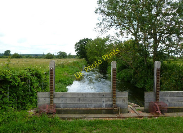 Photo 6"x4" Burgate, sluice Fordingbridge c2011