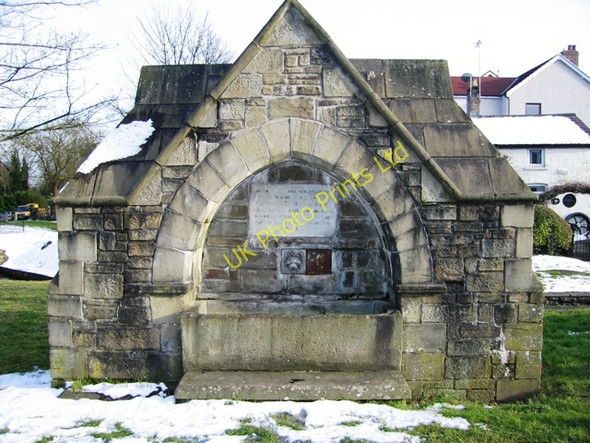 Photo 6"x4" Pontypool horse drinking trough Pontypool\/Pont-y-pwl c2006