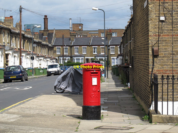 Photo 6"x4" Postbox on Tuskar Street Greenwich\/TQ3977 c2011