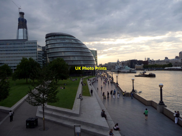 Photo 6"x4" South Bank with City Hall London c2011