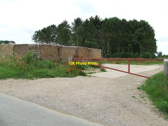 Photo 6"x4" Farmers Hardstanding Upend c2011