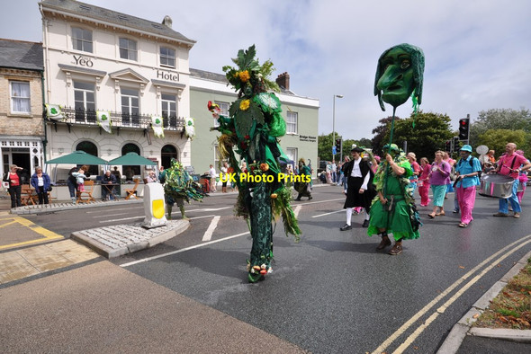 Photo 6"x4" The Green Man nears his destination, Pilton Street Barnstaple c2011