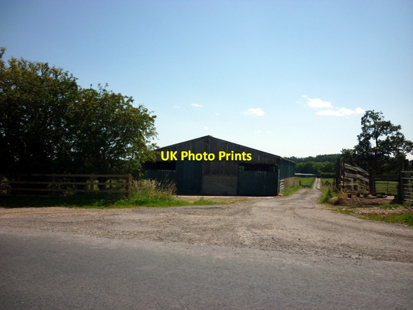 Photo 6"x4" A barn on the outskirts of Kirkby Malzeard Kirkby Malzeard c2011