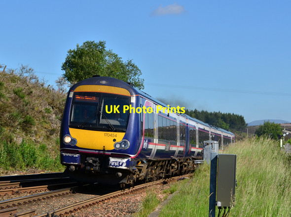 Photo 6"x4" Train leaving Dalwhinnie Dalwhinnie c2011