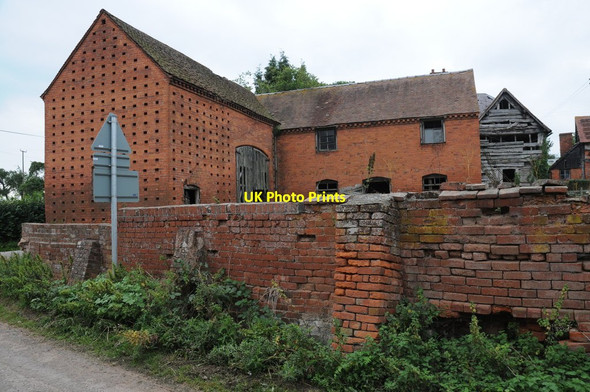 Photo 6"x4" Traditional red-brick farm buildings, Boraston Boraston Dale c2011