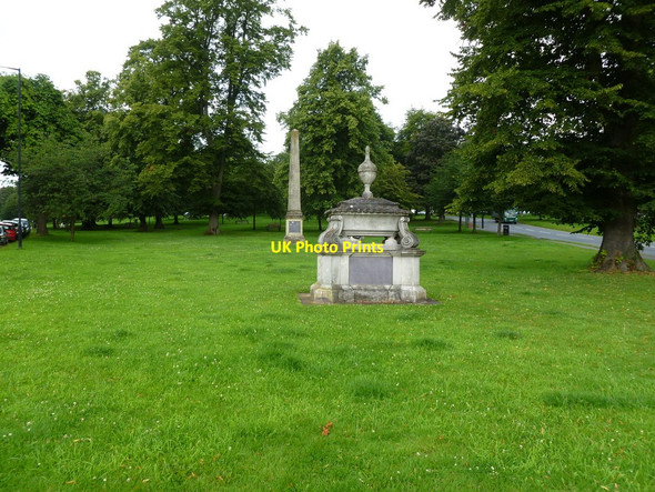 Photo 6"x4" Clifton, cenotaph Clifton\/ST5673 c2011