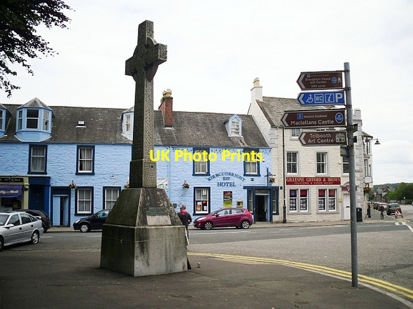 Photo 6"x4" Memorial cross and signpost, Kirkcudbright Kirkcudbright c2011