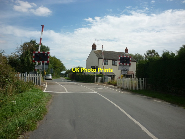 Photo 6"x4" The level crossings on Carr Lane, Watton Beswick\/TA0148 c2011
